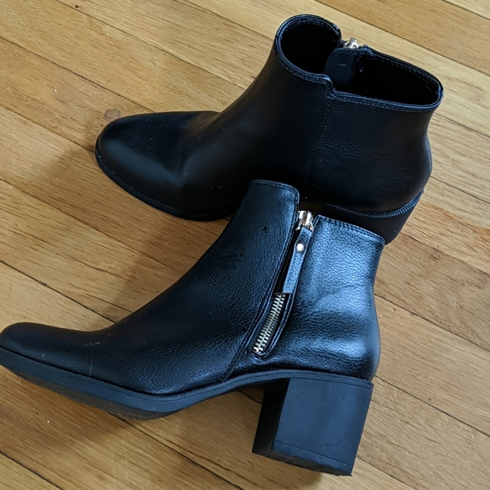 Heeled booties